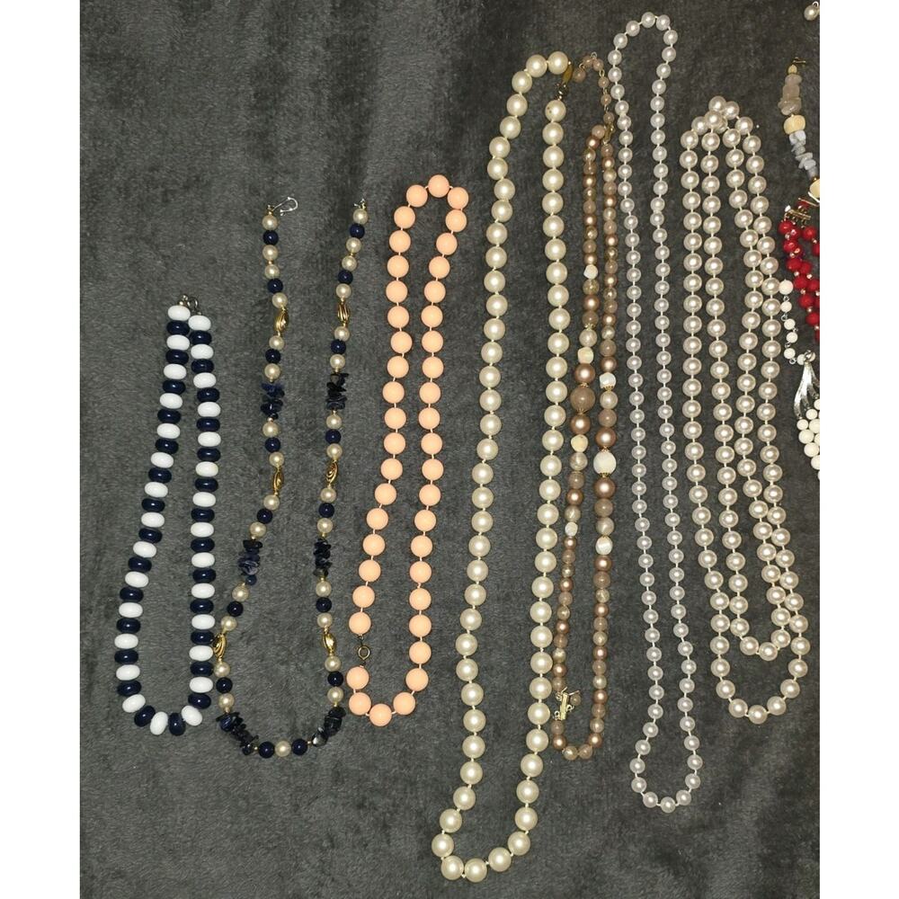 EUC Large Vintage To Now Costume Jewelry Necklace Lot Faux Pearls Beads Estate - Picture 2 of 4
